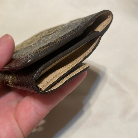 Louis Vuitton Compact Wallet - Picture 4 of 9